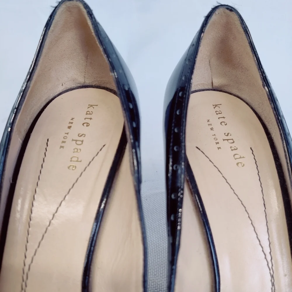 Kate Spade Peep Toe Black Patent Leather Heels Pumps Brogue Trim Sz 7.5 Italy - Picture 8 of 16